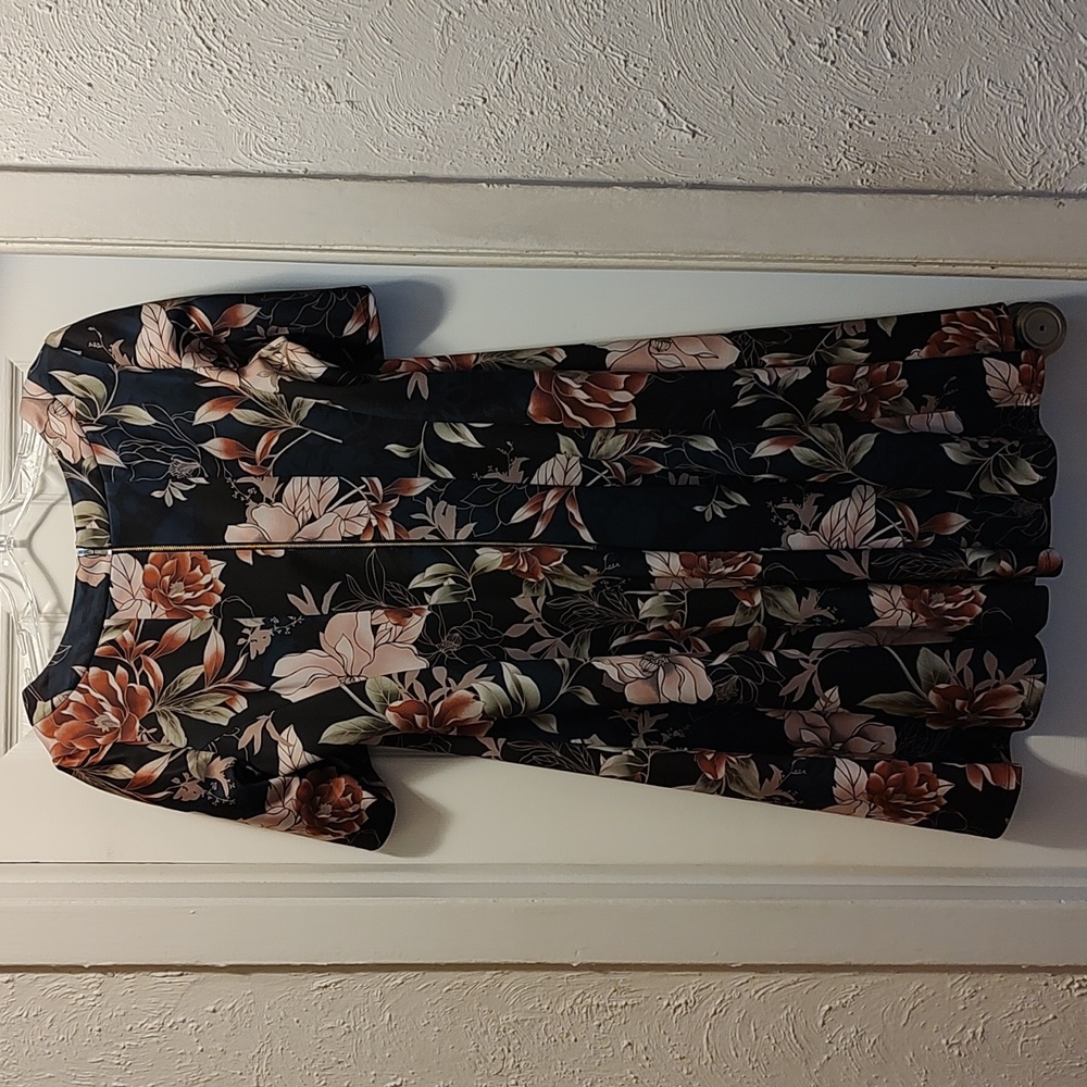 Dress - Picture 4 of 4
